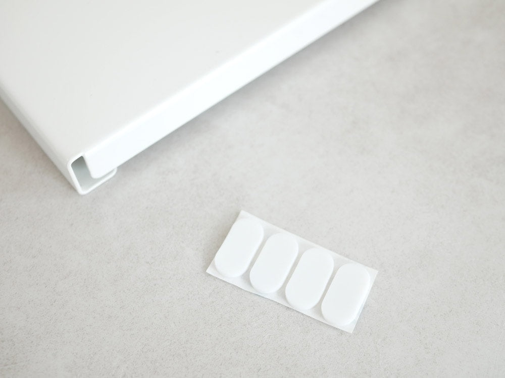 白色の洗濯機防水パン上ラック