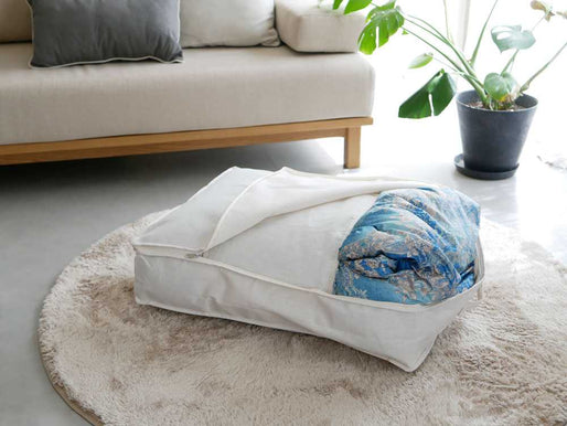 羽毛布団を薄くしまえるケース(除湿シート付)