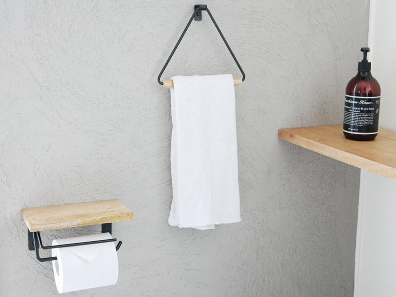 ポッシュリビングの木と鉄製トイレットペーパーホルダー