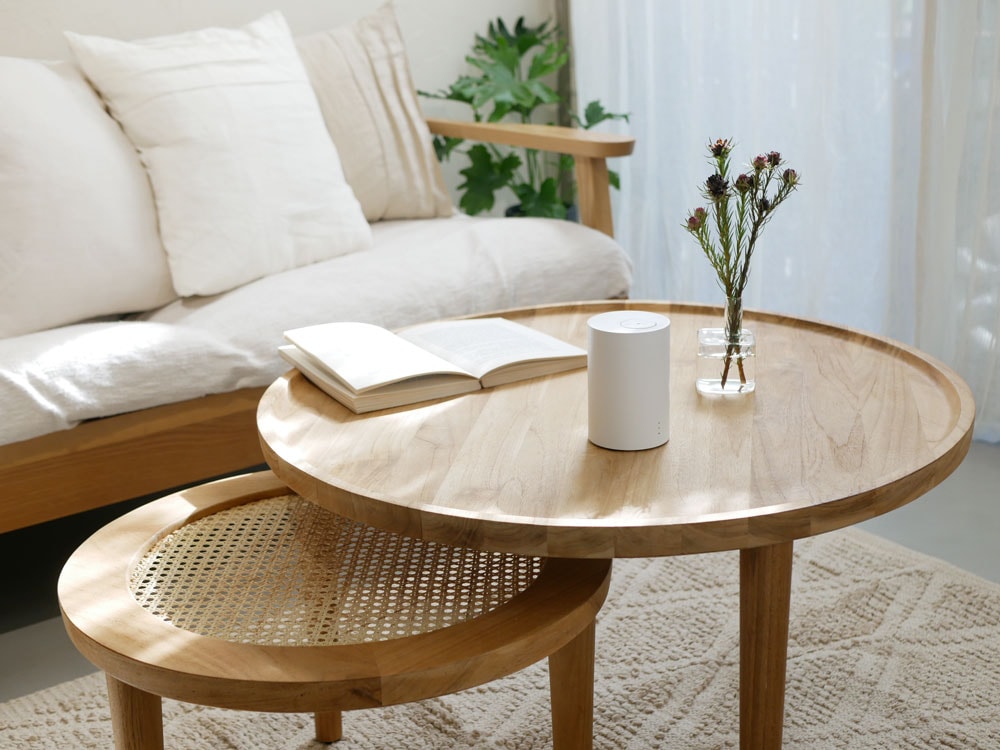 リビングルームの木製コーヒーテーブル