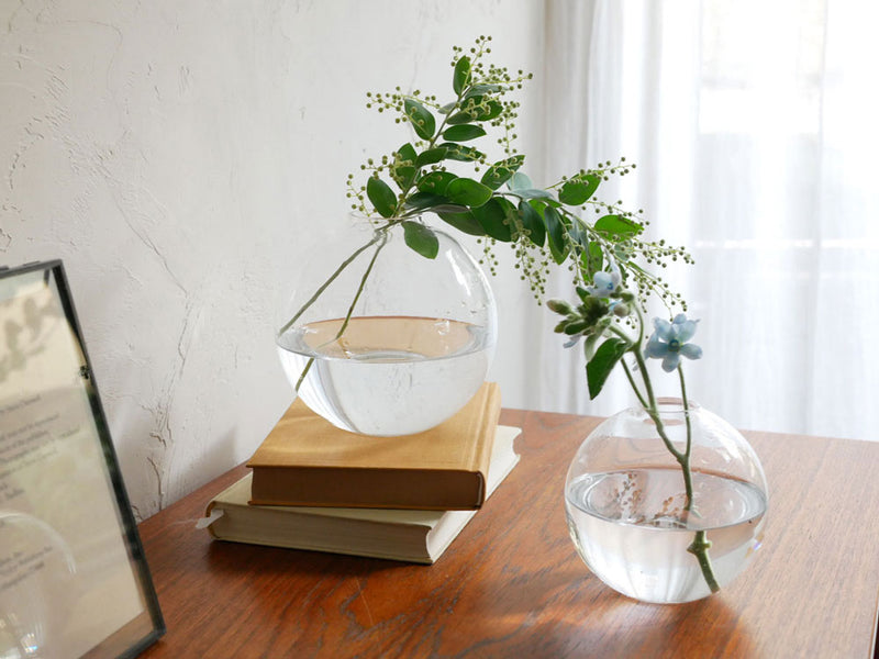 Sghrスガハラ製フィオラフラワーベース、透明なソーダガラスのシンプルな花瓶