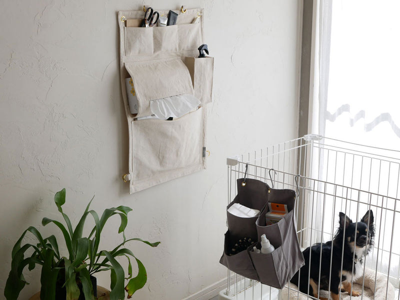 Horn Please MADE(ホーンプリーズ)のキャンバス製ハンギングアレンジメントポケット。綿100%で多サイズのポケットが特徴のインド製収納アイテム