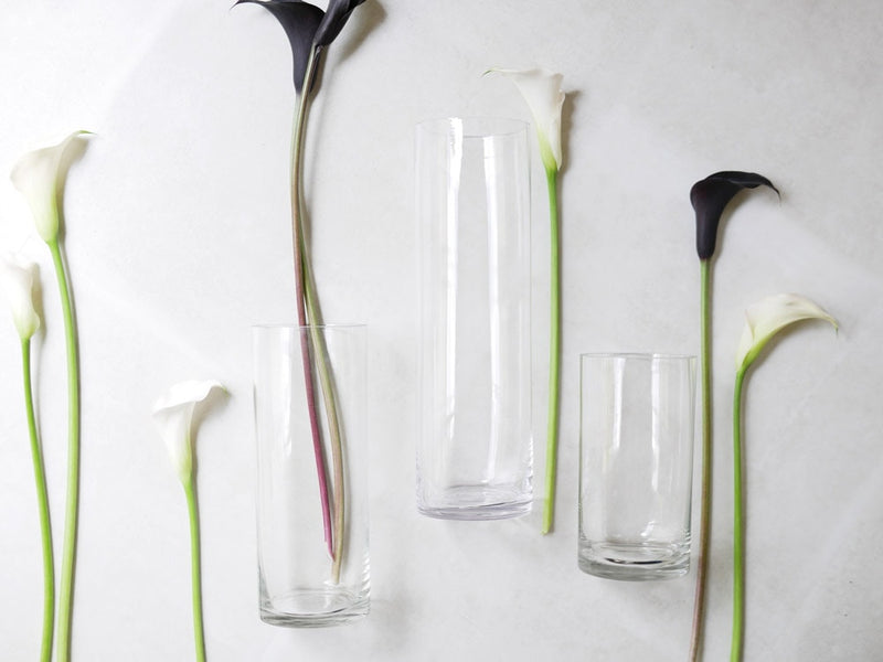 BOB CRAFTのソーダガラス円筒ベースに生けた切り花