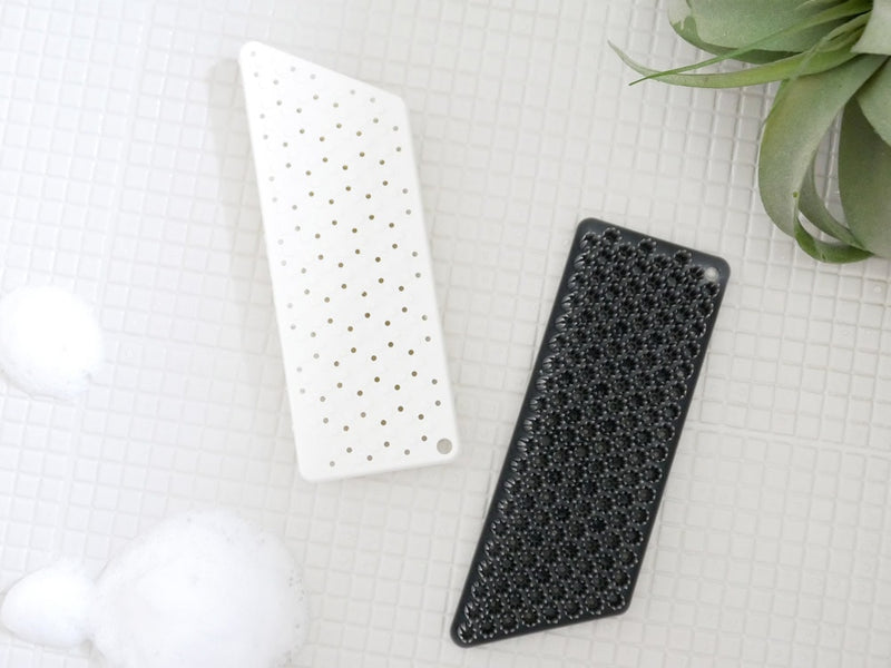 ティディブランドの銀色プラスチック製バスクリーナー