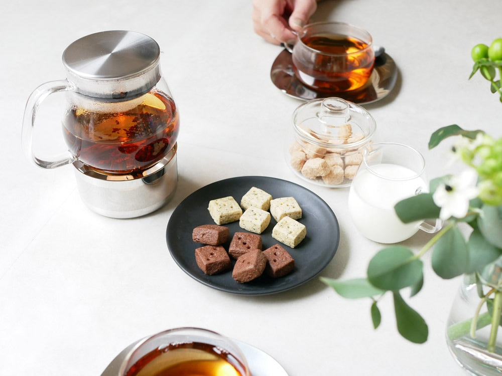 KINTOのUNITEAワンタッチティーポットとカップ