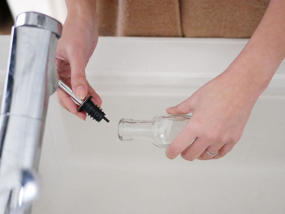 SALUSセイラスのカプリオイル&ビネージャー。ステンレス製タップが付いたガラスボトル