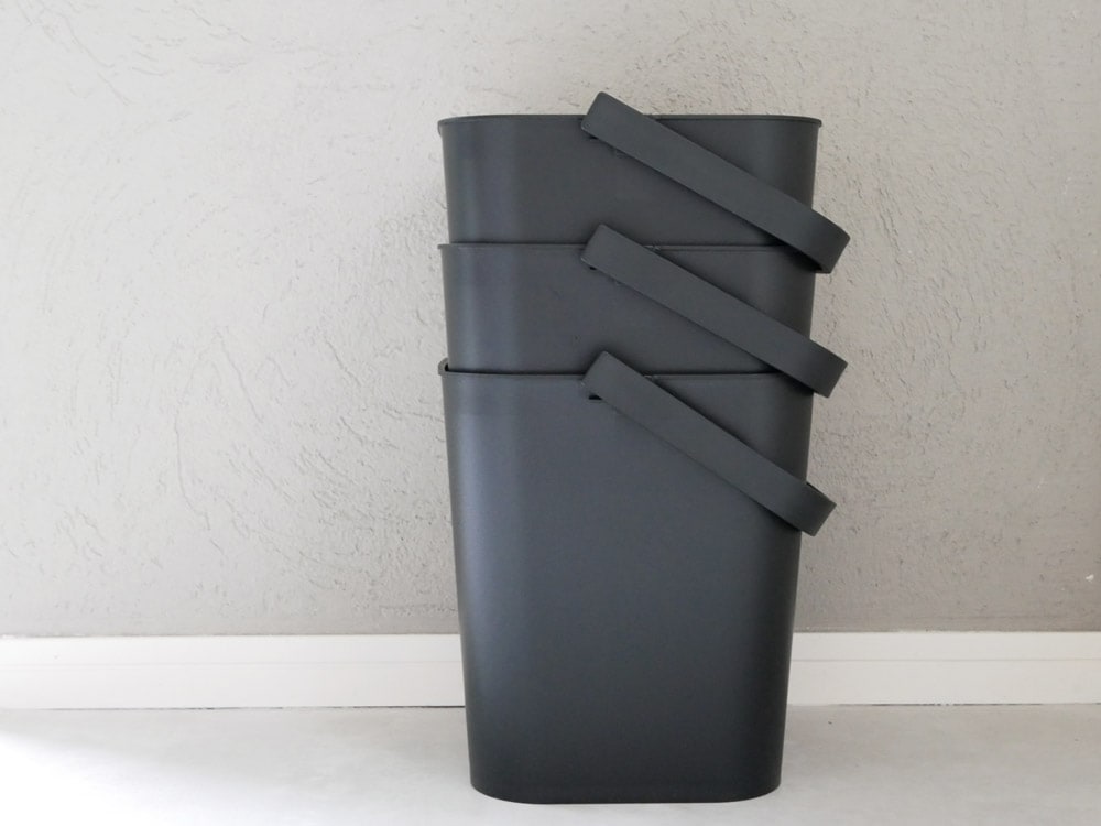 タワー製シルバーのフタ付きプラスチックバケツ