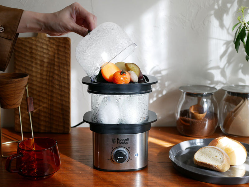 クイックミニスチーマーに葉物野菜が入れられ、蓋が閉まっている写真