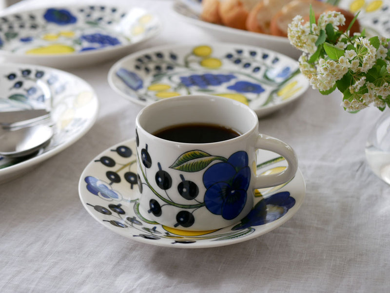 【Arabia/アラビア】カラフルな磁器製ティーカップとソーサーのセット