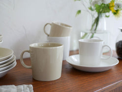 イッタラ・ティーマ マグの白磁製マグカップ、約300mlの容量