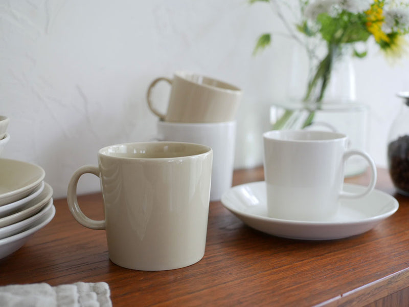 イッタラ・ティーマ マグの白磁製マグカップ、約300mlの容量