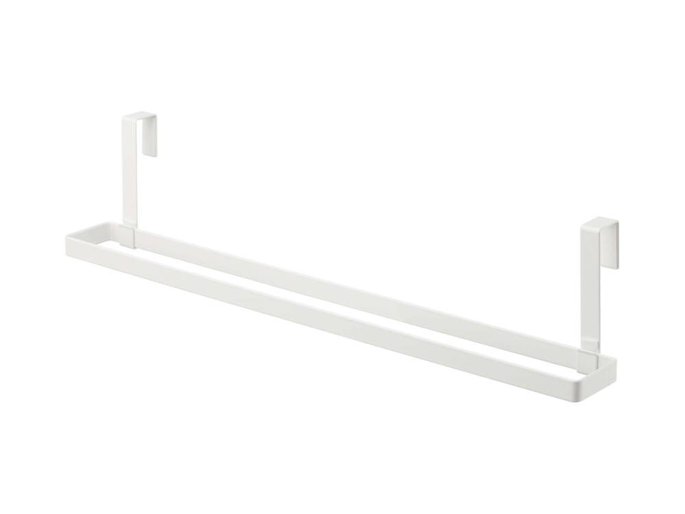 スチール製の洗面下引っ掛けバスマットとタオルハンガーが取り付けられた棚の写真