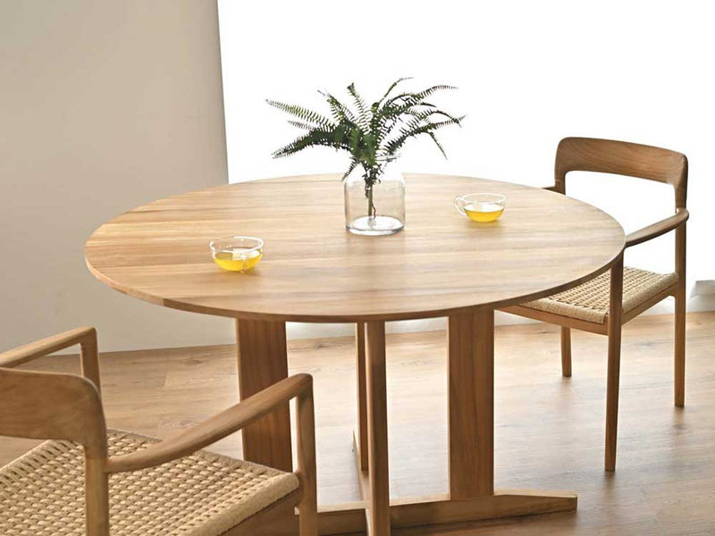 HOKOSのサンフラワーラタン製ブラウンのチークラウンドダイニングテーブル