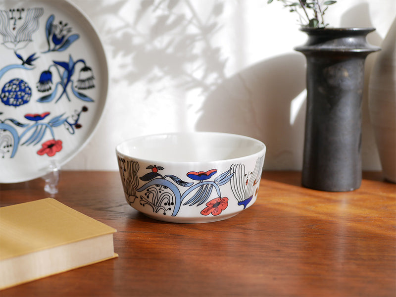 アラビア製プータルフリボウル。直径約150mm、高さ約67mmの磁器製キッチン用食器。タイ産