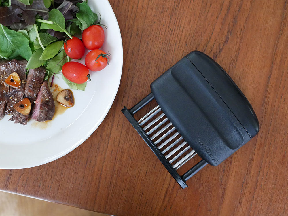 協和工業のニクサスプロ、お肉を柔らかくするステンレスブレードとABS樹脂製のキッチン用肉叩き