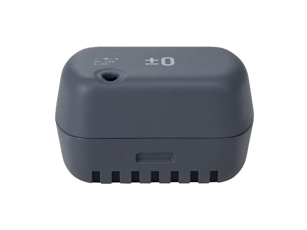 プラスマイナスゼロ コードレスクリーナー G040本体と各種ノズルが並んだ製品画像