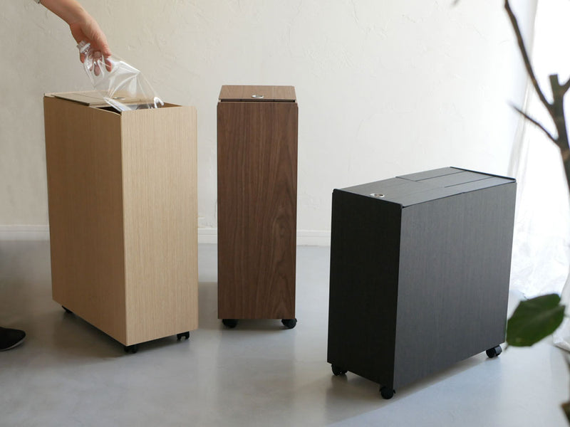 タツクラフトのバスクキッチンペール45L、ナチュラル仕上げの木製ごみ箱。キッチンに調和するデザインと耐久性のあるウレタン塗装が特徴です。