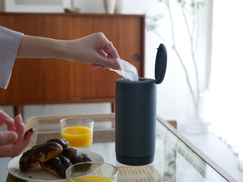 【marna/マーナ】倒れない片手でサッとウェットティッシュケース　ブラック