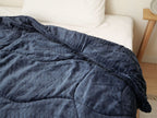 薄くて軽いのに1枚で温かいエアロゲル掛け布団
