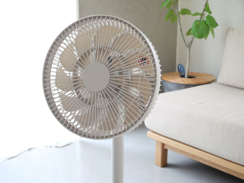 【THREE UP/スリーアップ】左右自動首振りスマート収納 DCリビングファン