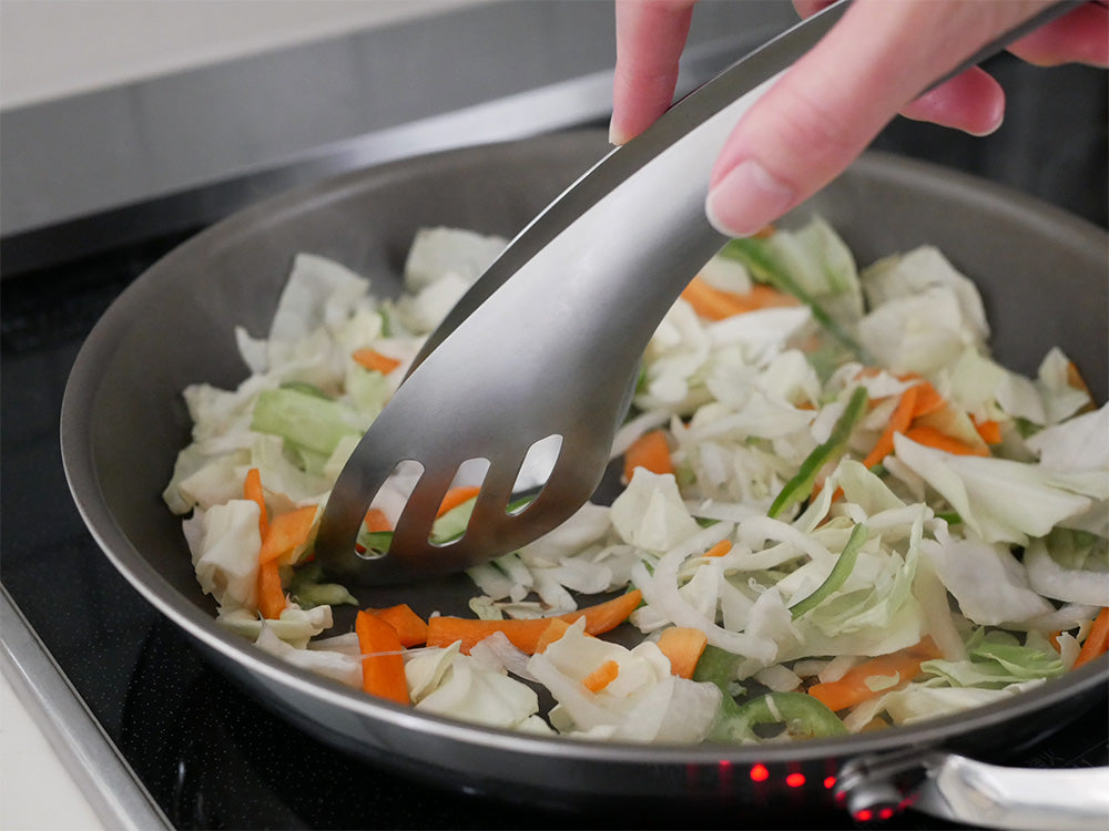 《ノベルティ付》【CORELLE/コレール】こびりつきにくい次世代フライパン（キッチンツール2点セット）