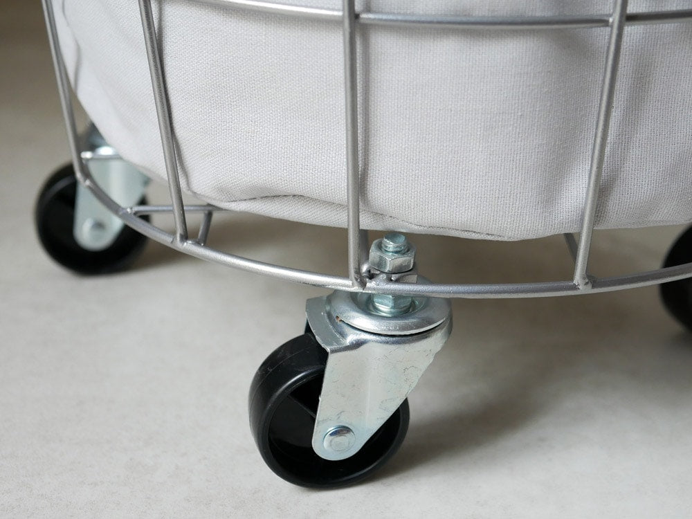 BRIDの銀色アルミ製キャスター付きランドリーストレージカート