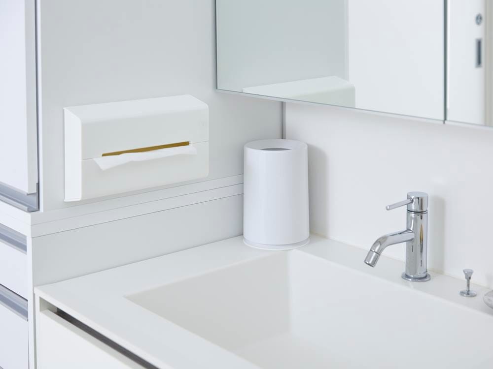 ideaco製WALLティッシュケースが浴室に設置された様子