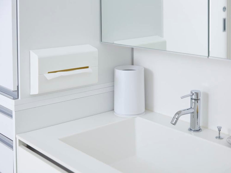 ideaco製WALLティッシュケースが浴室に設置された様子