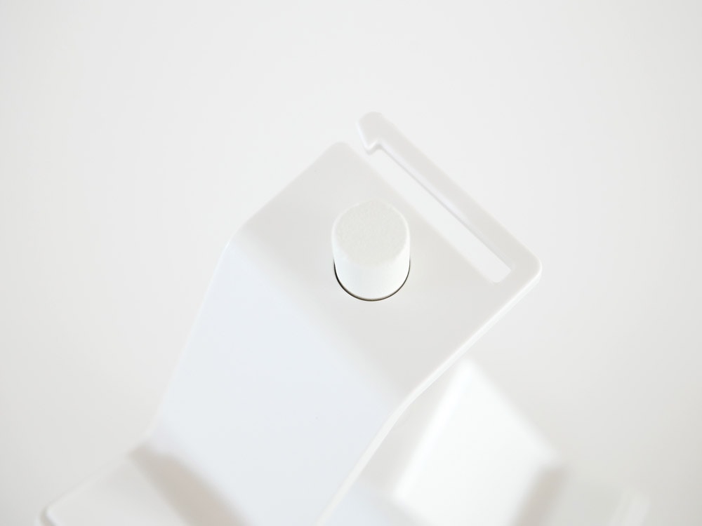 YAMAZAKIの白色プラスチック製ゲームコントローラー収納ラック