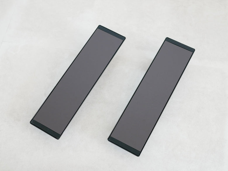 シルバーとカーボンファイバーの物干しホルダー