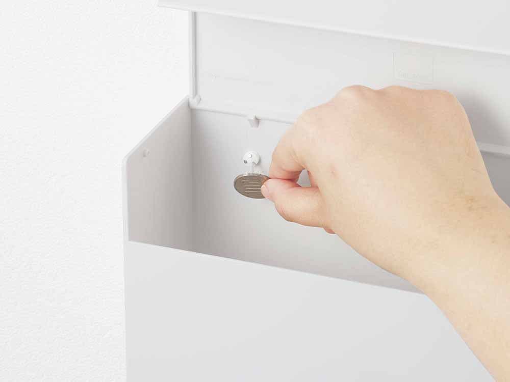 YAMAZAKI/tower製タワーウォールペーパーホルダー