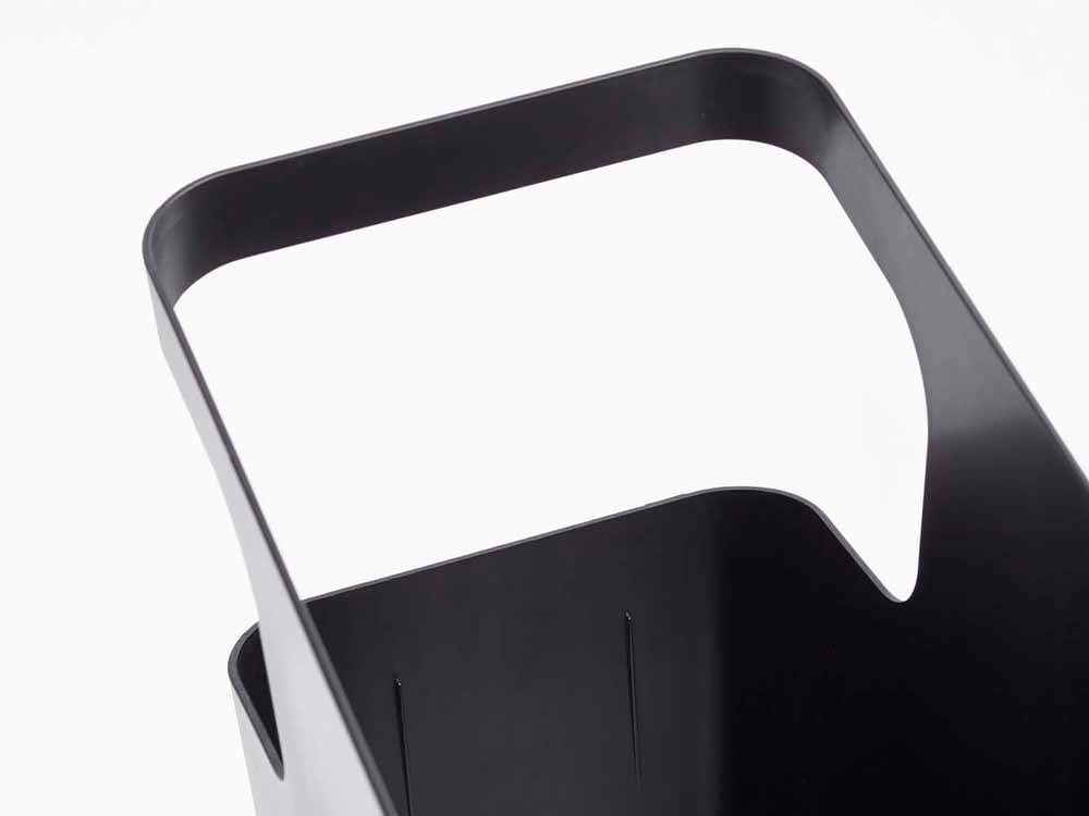 YAMAZAKIタワーのプラスチックダストボックス兼サイドテーブル