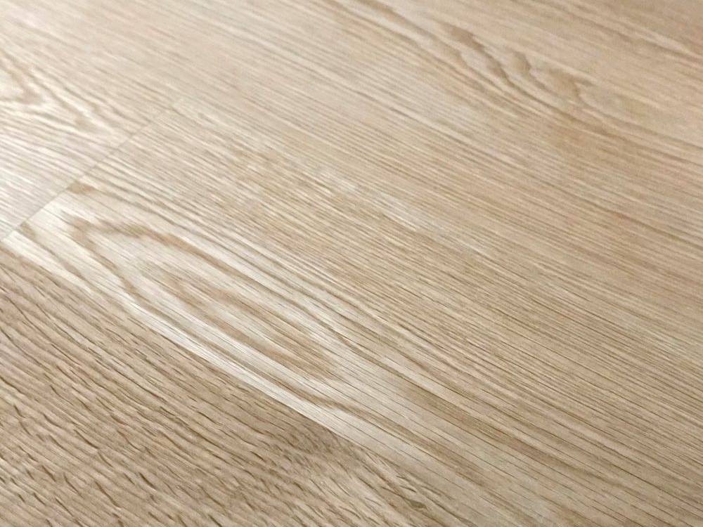 ブラウンのラミネートフローリング