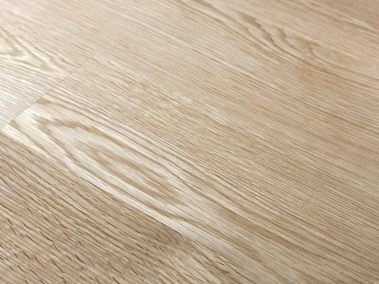 ブラウンのラミネートフローリング