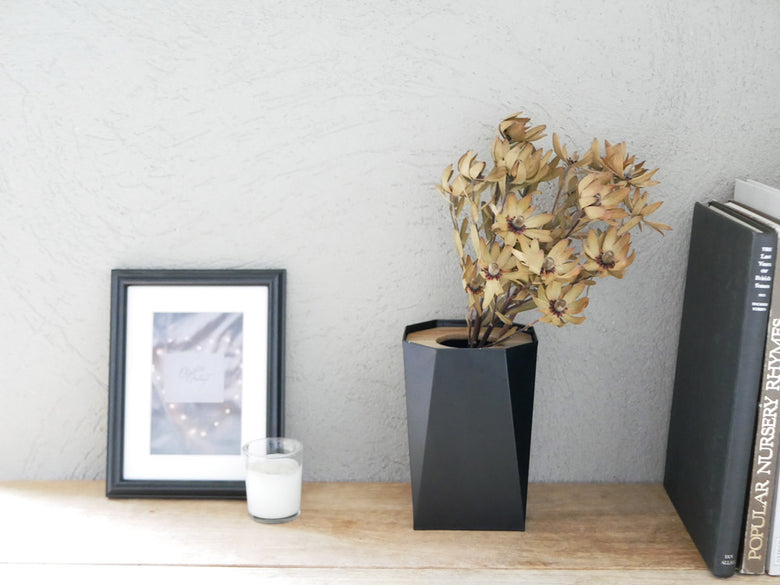 POSH LIVINGのアイアンとマンゴーウッド製ダストボックス