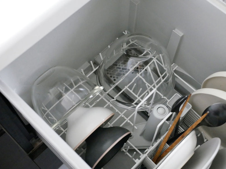 HARIOの耐熱ガラス製ボウル3個セット。異なるサイズの透明なボウルが並んでいる