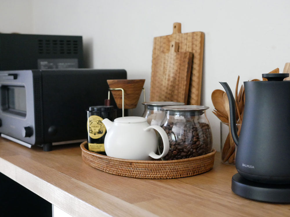 サラサデザインのアタ製オーバルプレイスマット。インドネシア産の手作り品で、自然な風合いと温かみのあるデザインが特徴です。