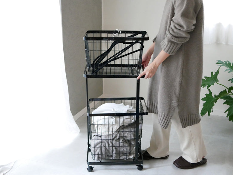 YAMAZAKIブランドの「tower tosca」ランドリーワゴンと二段バスケットのセット