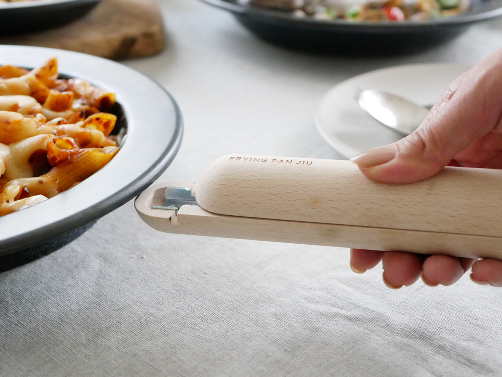 FUJITA KINZOKUのフライパン本体、ハンドル、フタ、鍋敷き