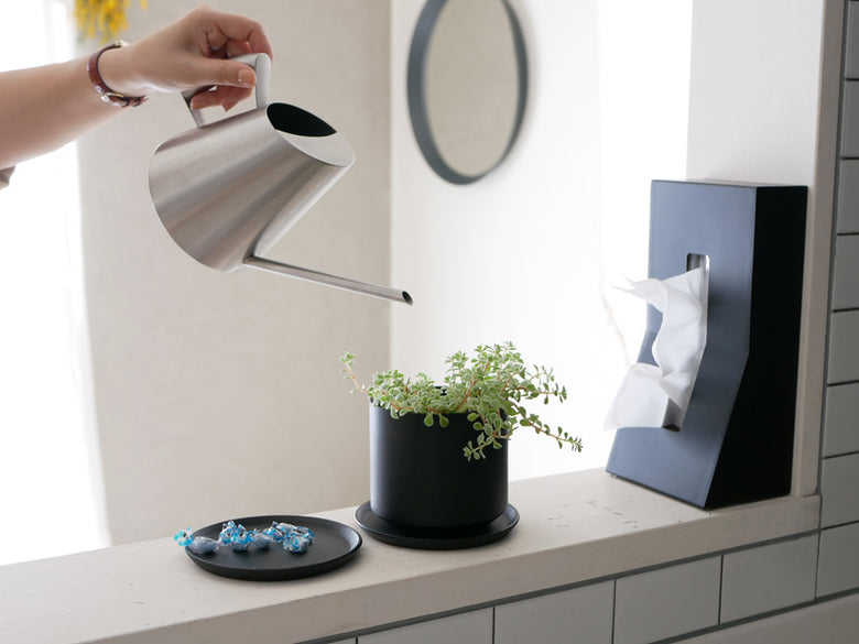 ポッシュリビングの四角型と丸型のアルミポット＆プレート