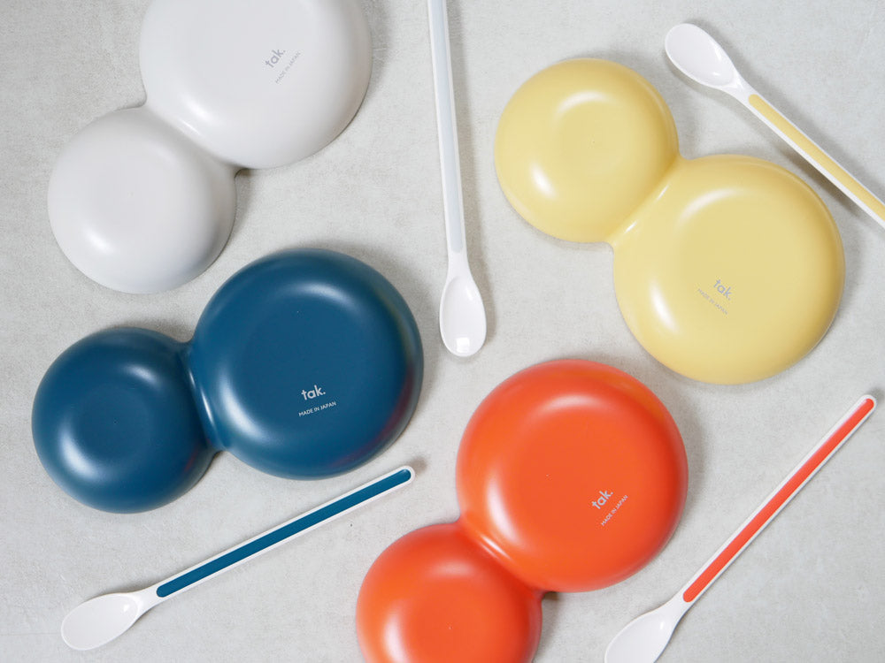 タックブランドのキッズディッシュ フォーベビー プレートとスプーン