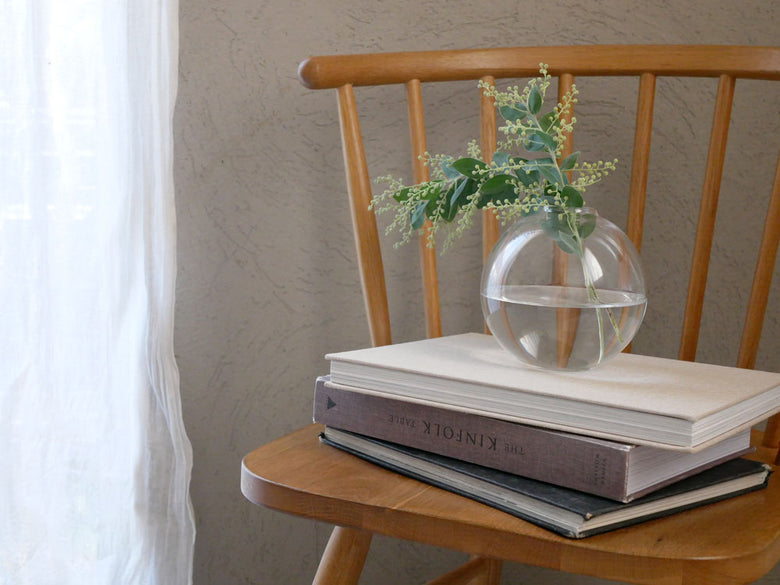 Sghrスガハラ製フィオラフラワーベース。ソーダガラスの手作り透明ガラスで、優雅なデザインが特徴。サイズはSSとSSSが用意されています。