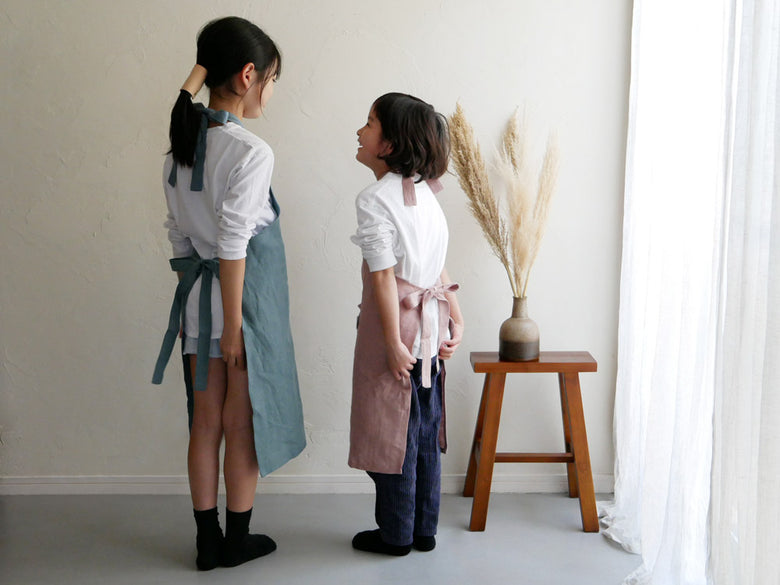 子供用リネンエプロンの写真