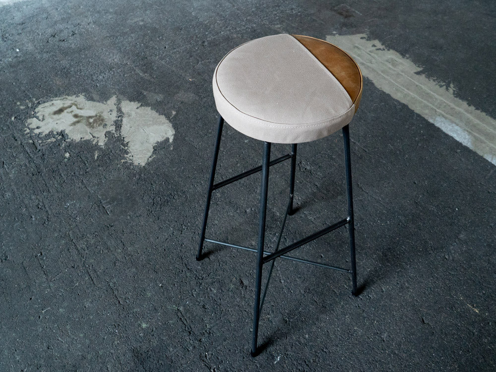装飾的な金属製スツール　購入価格19,250円 SIKAKU】two tone スツール【受注生産品・メーカー直送・代引き不可