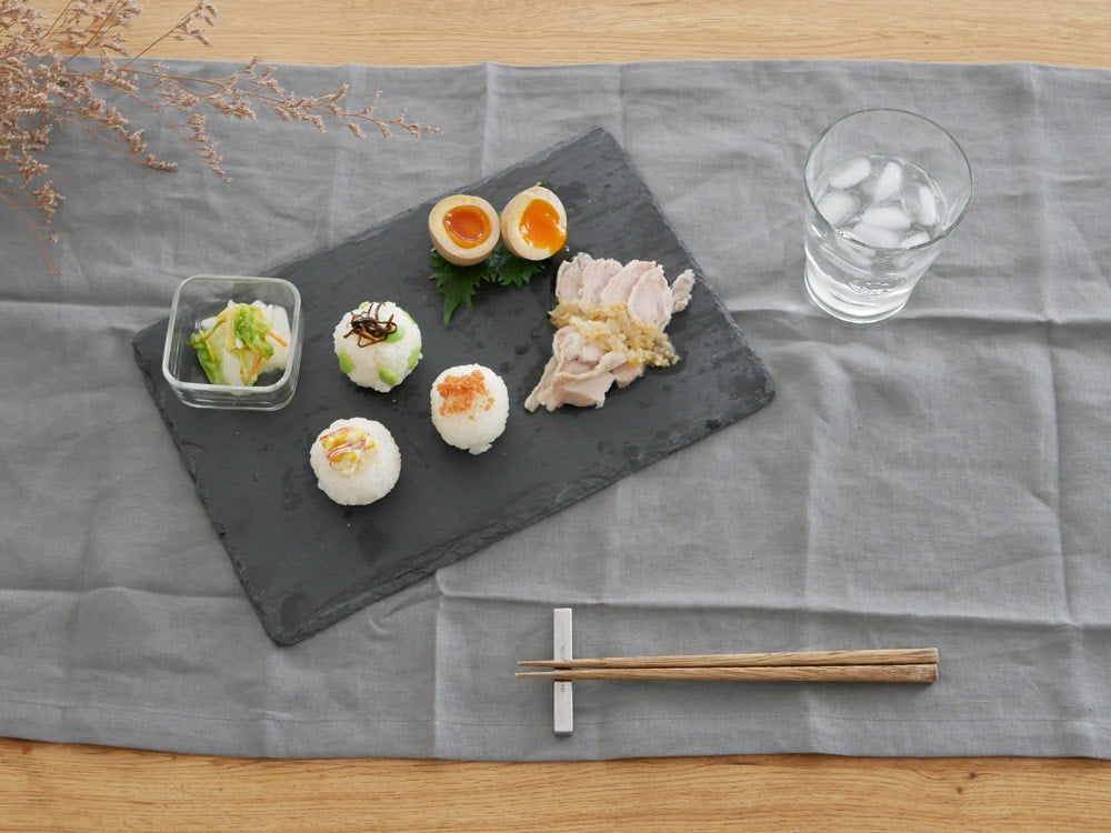 ダルトンカトラリーレストスクエアと食器