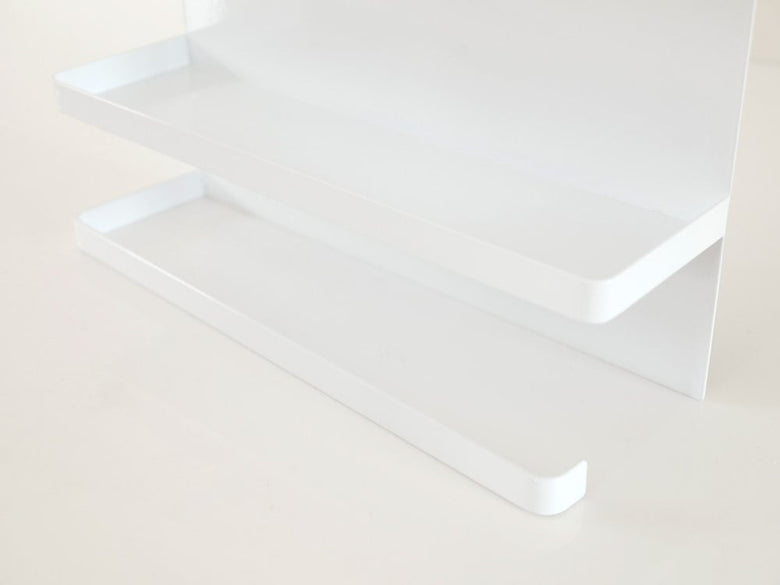 棚に設置されたタワーマグネットキッチンペーパー＆ラップホルダー