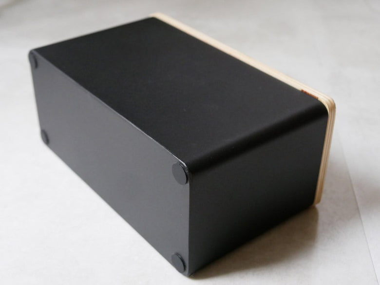 YamazakiのRINサニタリー収納ケース、スチールと木材使用