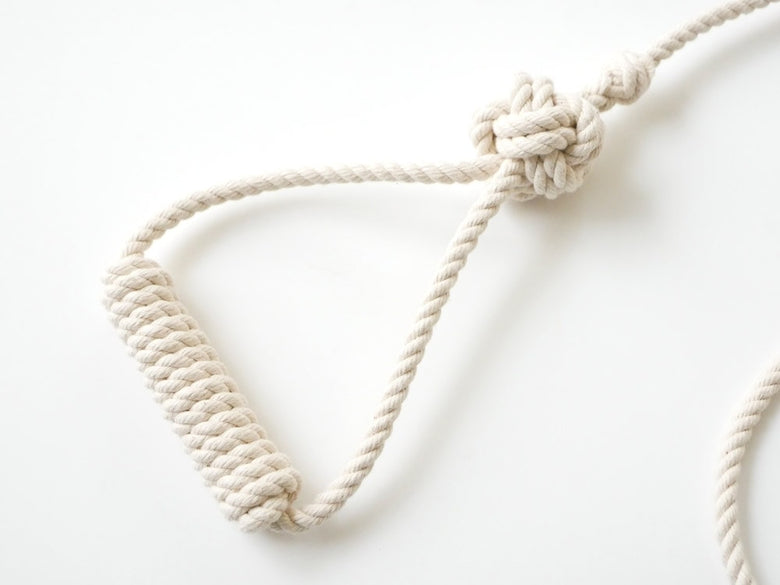 TOOLS FOR THE DOGの手染めドッグリード。結び目がアクセントのロープタイプで、小型から中型犬に適した日本製の耐久リード。