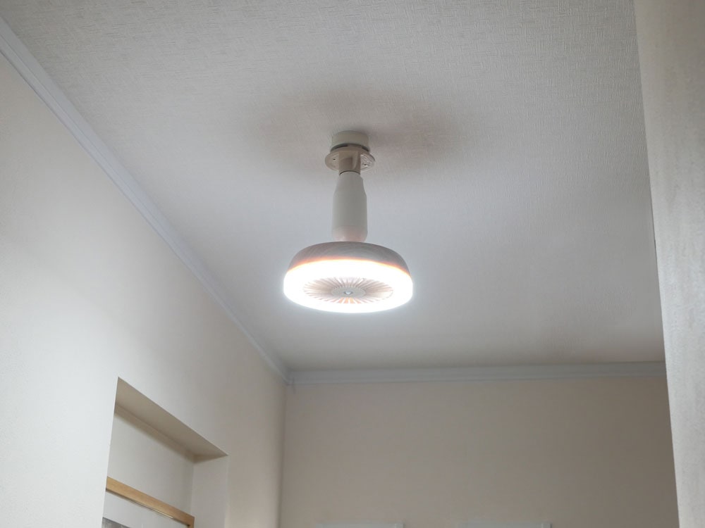 銀色の人感センサー付きLEDサーキュレーションライト