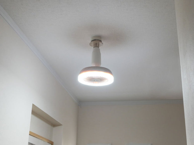 銀色の人感センサー付きLEDサーキュレーションライト